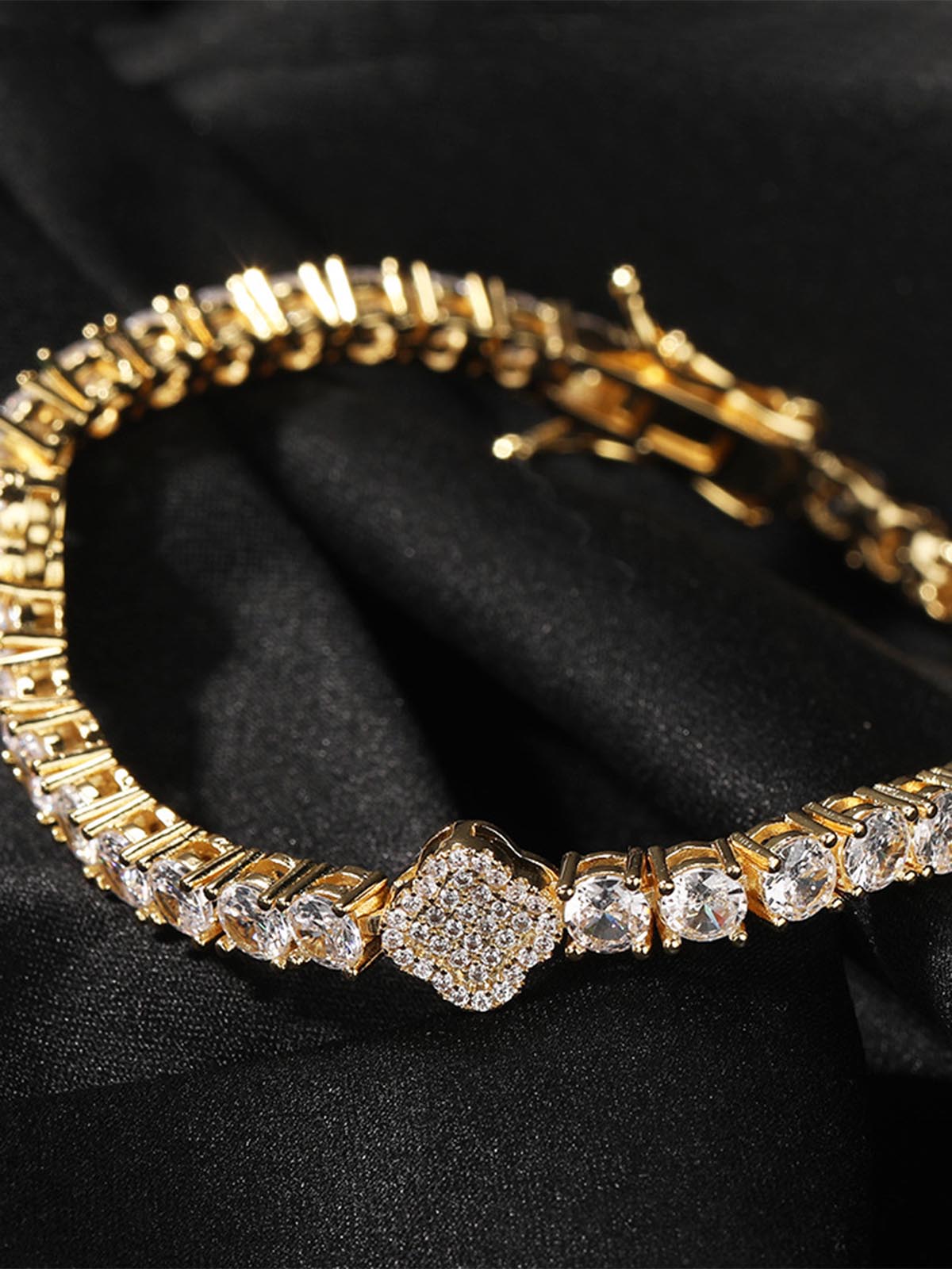 Copper-Inlaid Zircon Fully-Paved Clover Bracelet - Image 3