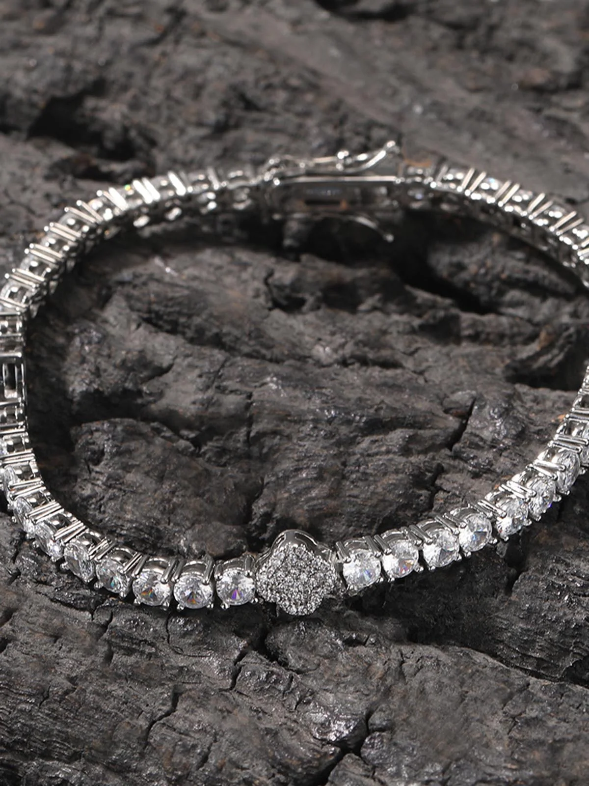 Copper-Inlaid Zircon Fully-Paved Clover Bracelet - Image 8