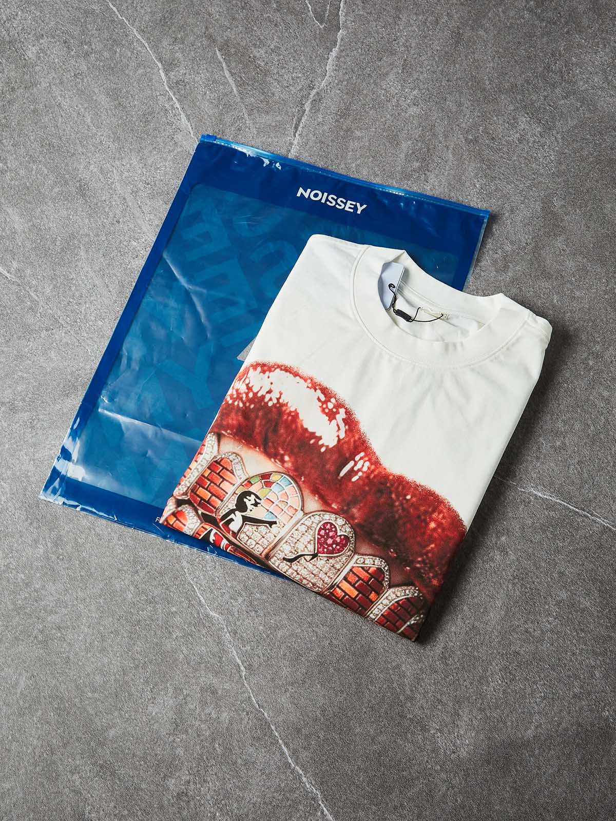NOISSEY "Urban Heart" Brick Wall & Love Heart Grill Art Print T-Shirt - Racing White - Image 8