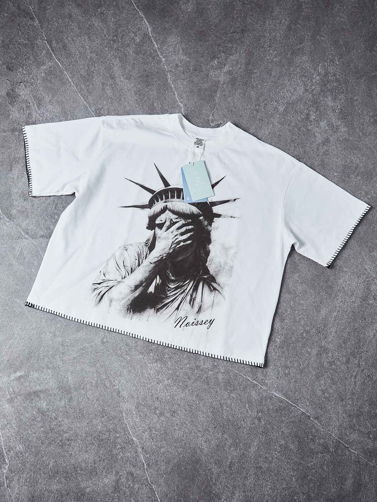 Silent Goddess Black and White Graffiti Art Print T-shirt - Image 3